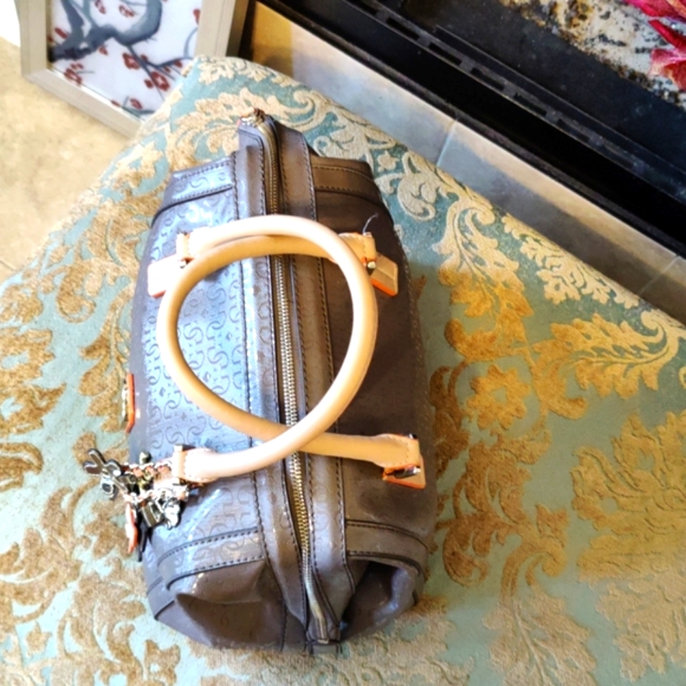 Guess Handbag - Picture 3 of 13